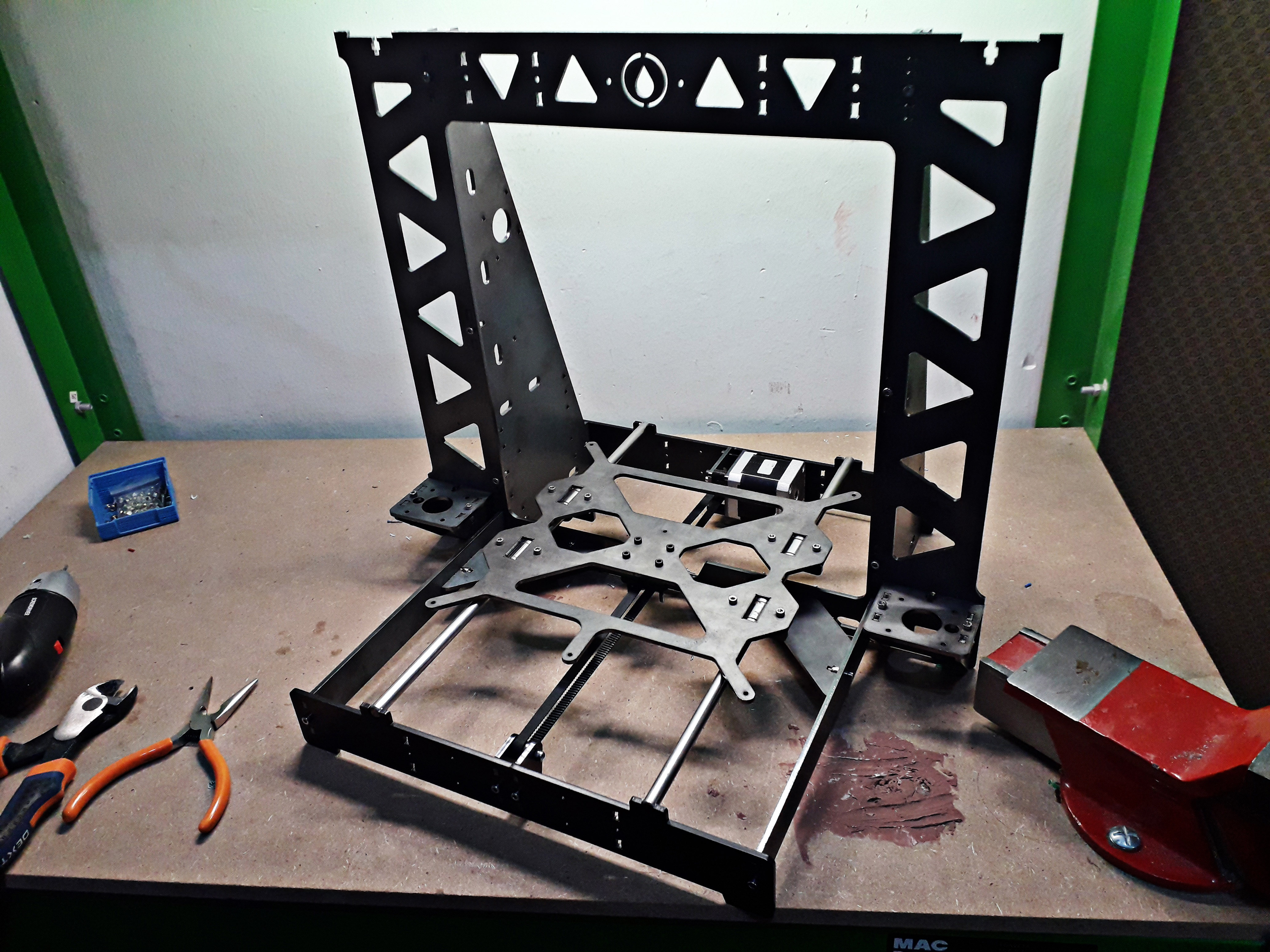 Lee más sobre el artículo Cómo montar una impresora 3D – Parte 02 – Estructura + eje Y en 12 pasos