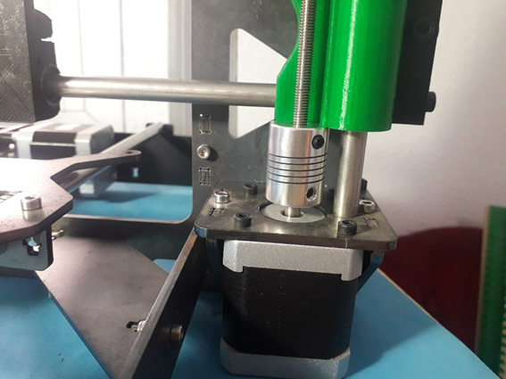 Lee más sobre el artículo Cómo montar una impresora 3D – Parte 04 – eje Z en 5 pasos